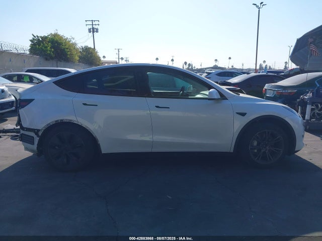 7SAYGDEE2RF121527 Tesla Model Y