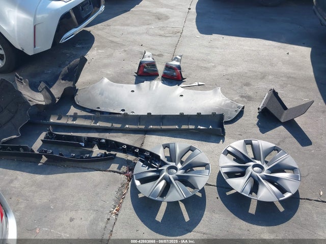 7SAYGDEE2RF121527 Tesla Model Y