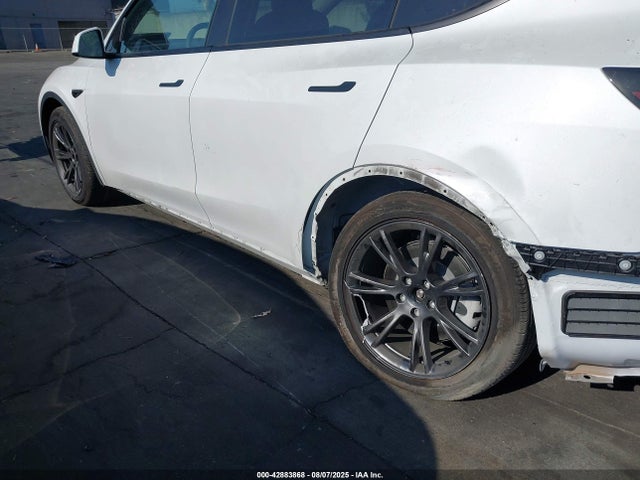 7SAYGDEE2RF121527 Tesla Model Y