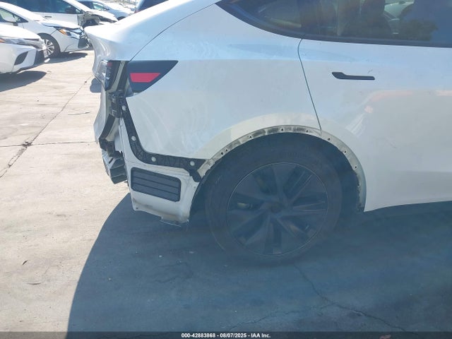7SAYGDEE2RF121527 Tesla Model Y