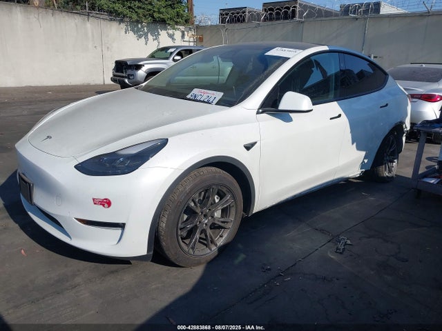 2024 TESLA MODEL Y 7SAYGDEE2RF121527 Photo 1