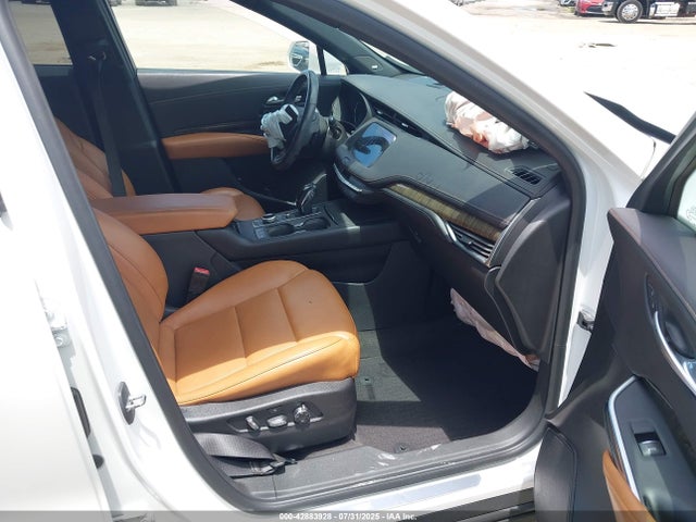 2019 CADILLAC XT4 1GYFZFR41KF161539 Photo 4