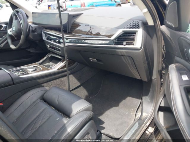 2025 BMW X7 5UX23EM08S9Y16412 Photo 4