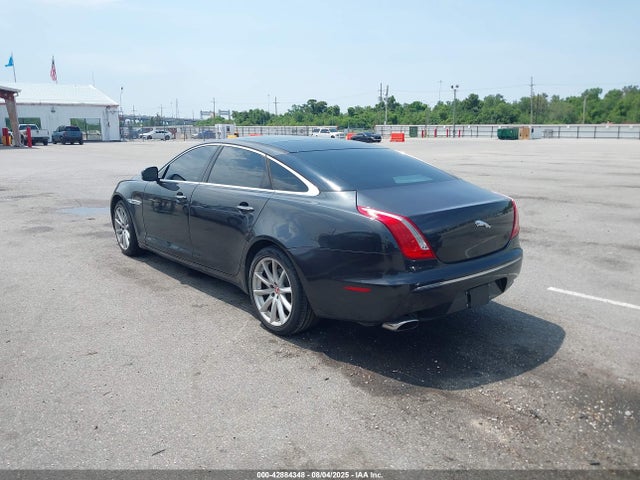 2011 JAGUAR XJ SAJWA2GB0BLV13441 Photo 2