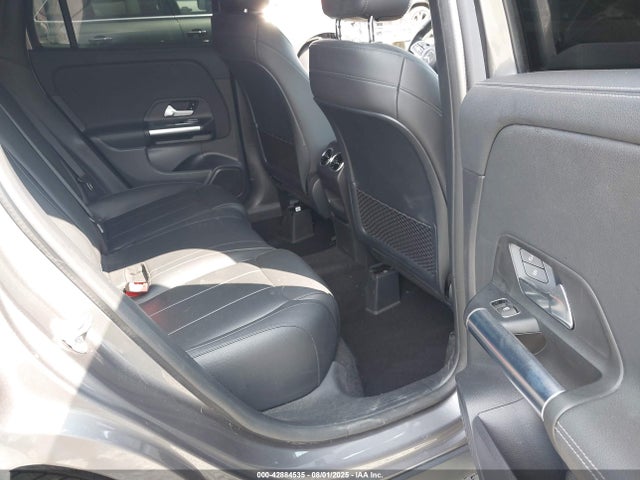 W1N4N4HB6MJ211454 Mercedes-Benz m260