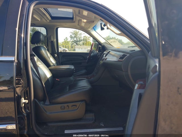 2011 CADILLAC ESCALADE ESV 1GYS4HEF8BR190387 Photo 4