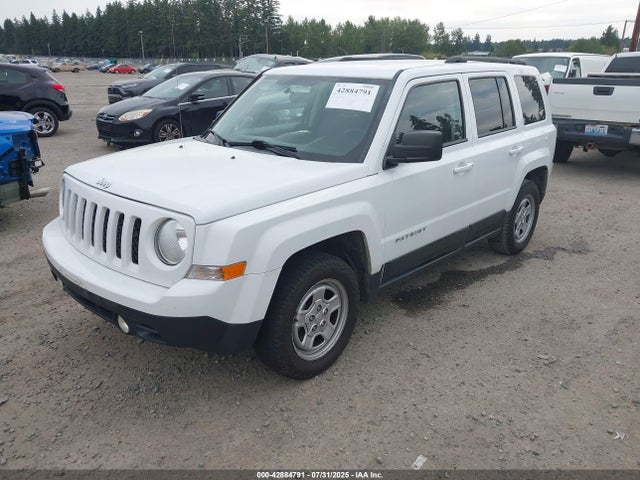 Jeep 2015 2015 1C4NJPBA1FD138942 Image 2