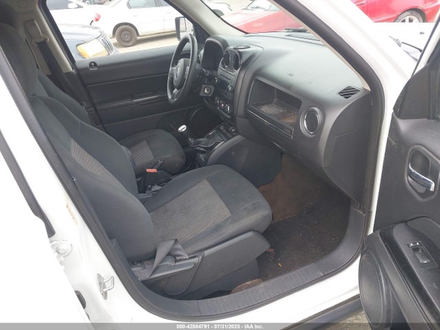 Jeep 2015 2015 1C4NJPBA1FD138942 Image 5