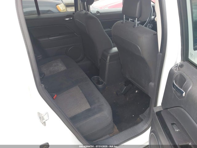 Jeep 2015 2015 1C4NJPBA1FD138942 Image 8