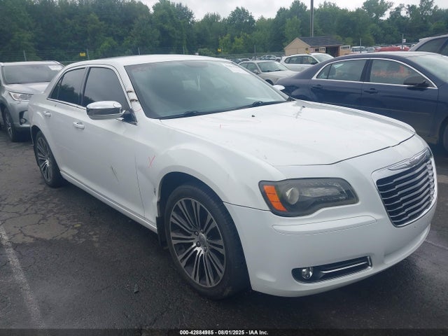 42884985 :رقم المزاد ، 2C3CCABG6DH657962 vin ، 2013 Chrysler 300 300s مزاد بيع