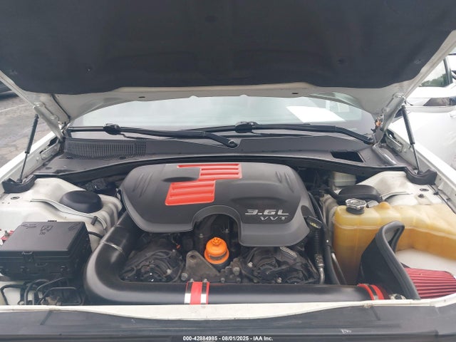 42884985 :رقم المزاد ، 2C3CCABG6DH657962 vin ، 2013 Chrysler 300 300s مزاد بيع