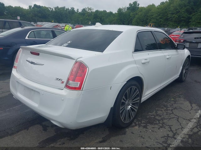 42884985 :رقم المزاد ، 2C3CCABG6DH657962 vin ، 2013 Chrysler 300 300s مزاد بيع