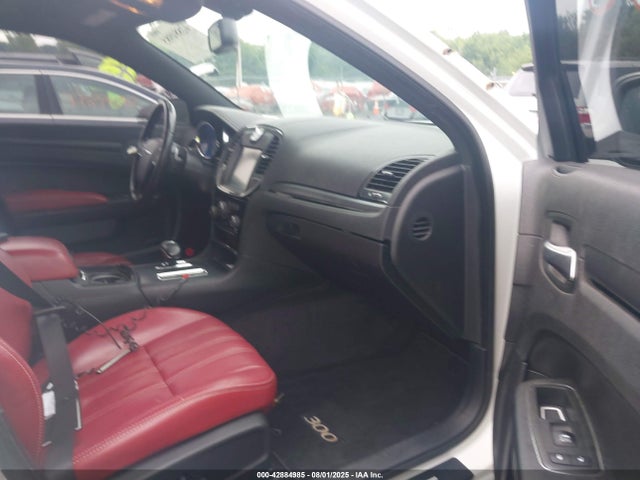 42884985 :رقم المزاد ، 2C3CCABG6DH657962 vin ، 2013 Chrysler 300 300s مزاد بيع