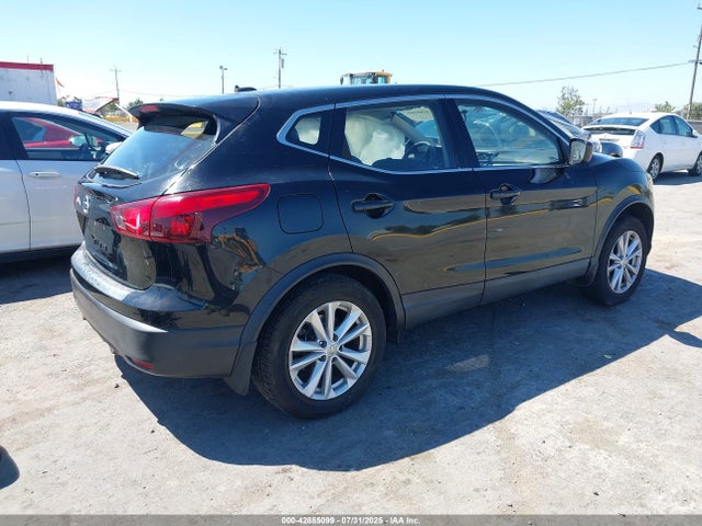 JN1BJ1CP4JW190424 Nissan Rogue Sport S