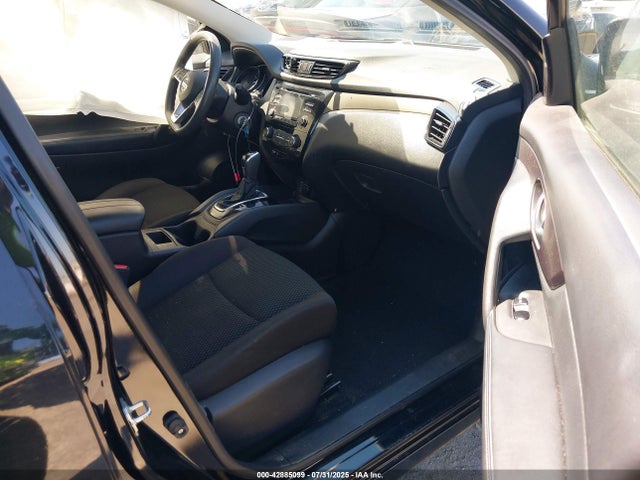 JN1BJ1CP4JW190424 Nissan Rogue Sport S