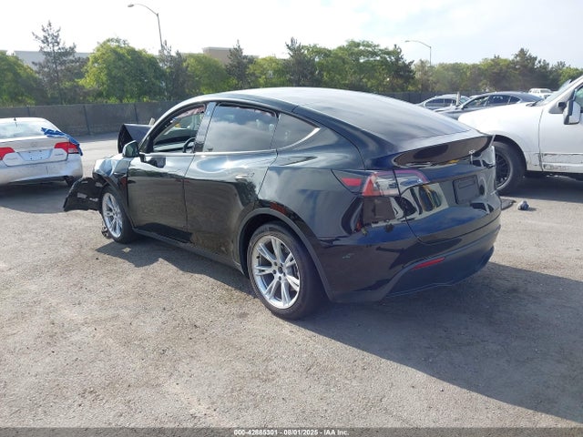 2023 TESLA MODEL Y 7SAYGAEE1PF594220 Photo 2