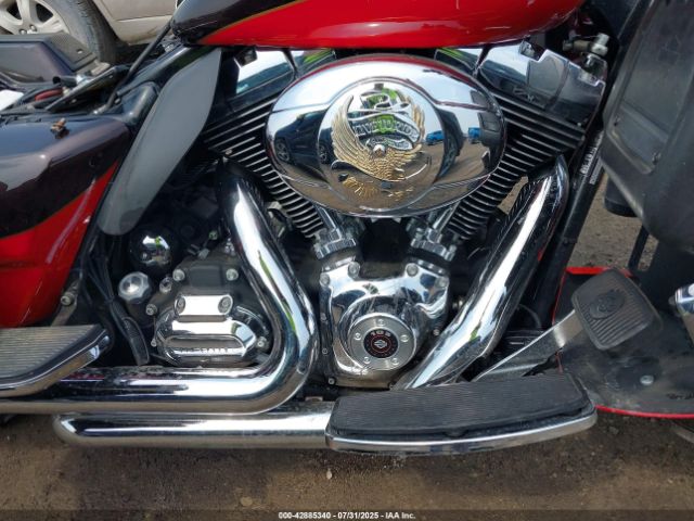 2010 HARLEY-DAVIDSON FLHTK 1HD1KEM16AB640815 Photo 7