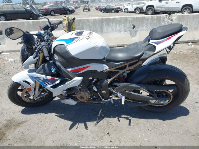BMW 2024 2024 WB10E5307R6J97198 Image 13