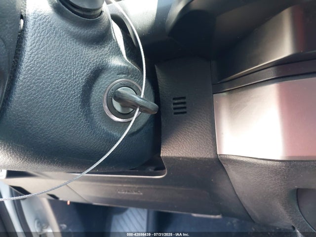 5TFRX5GN0KX141257 Toyota 2tr-fe