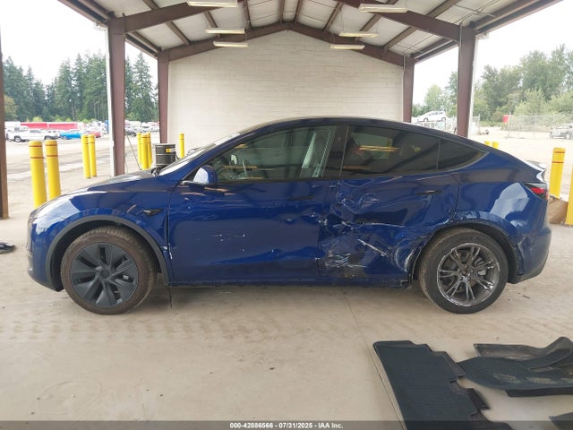 Tesla Model Y 2024 7SAYGDED5RF121075 Image 14