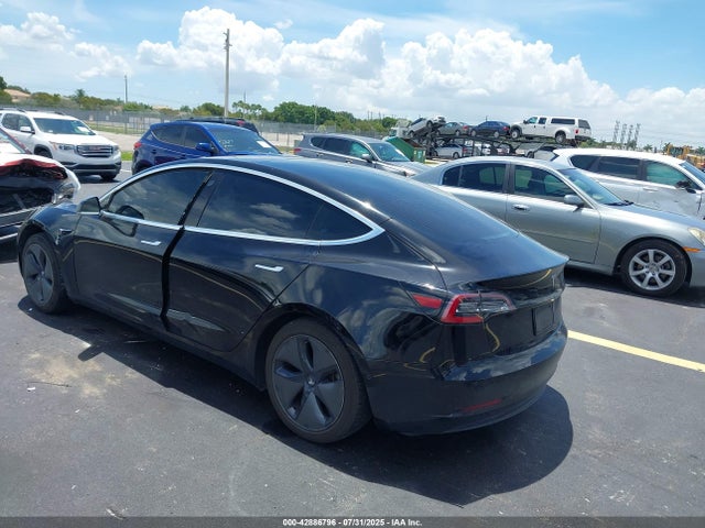 2018 TESLA MODEL 3 5YJ3E1EA7JF171692 Photo 2