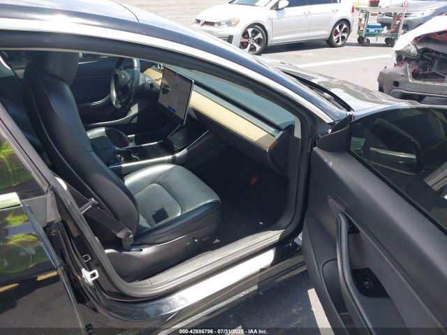 2018 TESLA MODEL 3 5YJ3E1EA7JF171692 Photo 4