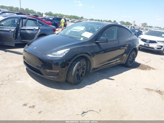 Tesla Model Y 2023 7SAYGDEE1PA082939 Image 2