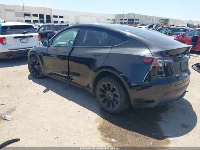 Tesla Model Y 2023 7SAYGDEE1PA082939 Image 3