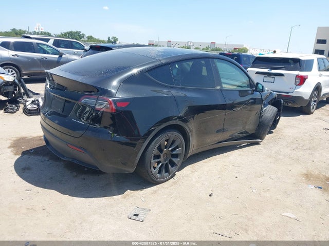 Tesla Model Y 2023 7SAYGDEE1PA082939 Image 4
