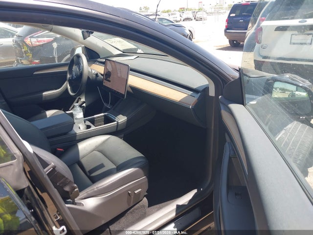Tesla Model Y 2023 7SAYGDEE1PA082939 Image 5