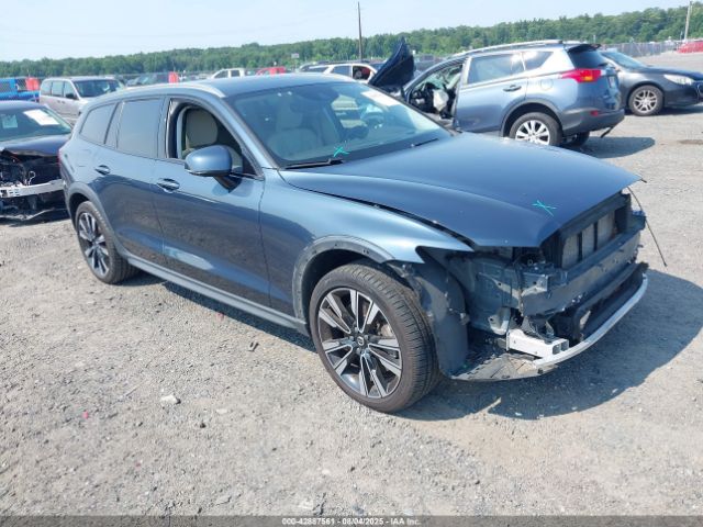2021 VOLVO V60 CROSS COUNTRY YV4102WK5M1068820
