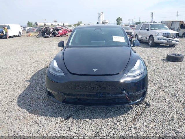 7SAYGDEF8RF162737 Tesla Model Y