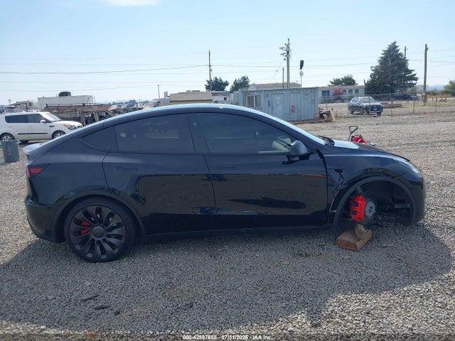 7SAYGDEF8RF162737 Tesla Model Y