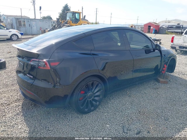 2024 TESLA MODEL Y 7SAYGDEF8RF162737 Photo 3