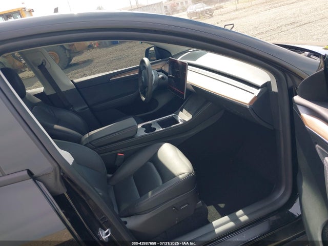 2024 TESLA MODEL Y 7SAYGDEF8RF162737 Photo 4