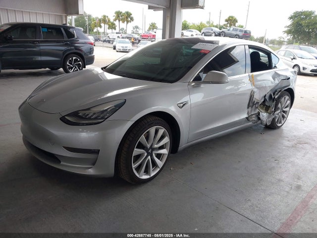 2018 TESLA MODEL 3 5YJ3E1EA5JF172565 Photo 1