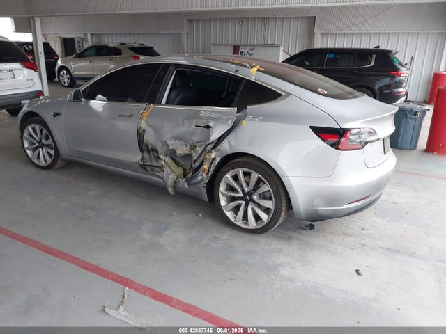 2018 TESLA MODEL 3 5YJ3E1EA5JF172565 Photo 2
