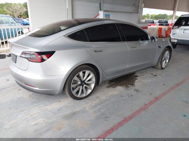 2018 TESLA MODEL 3 5YJ3E1EA5JF172565 Photo 3