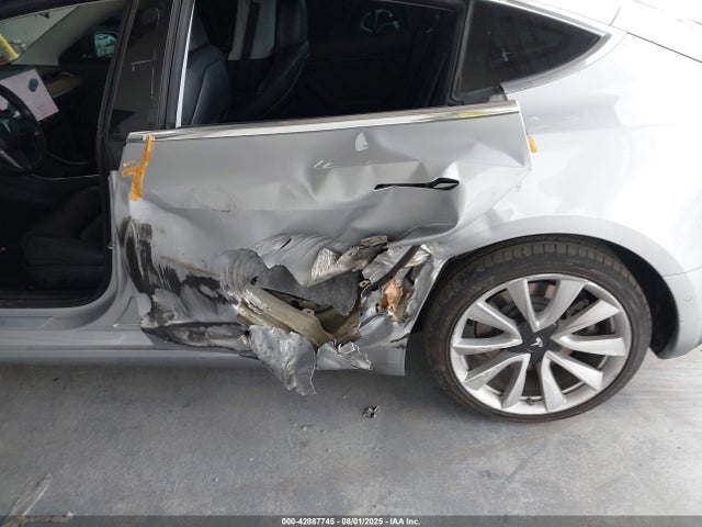 2018 TESLA MODEL 3 5YJ3E1EA5JF172565 Photo 5