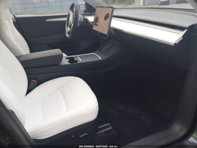 2025 TESLA MODEL Y 7SAYGDEE3SA356523 Photo 4
