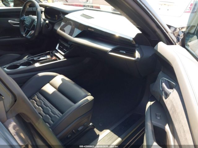 2023 AUDI E-TRON GT WAUCJBFW8P7001090 Photo 4