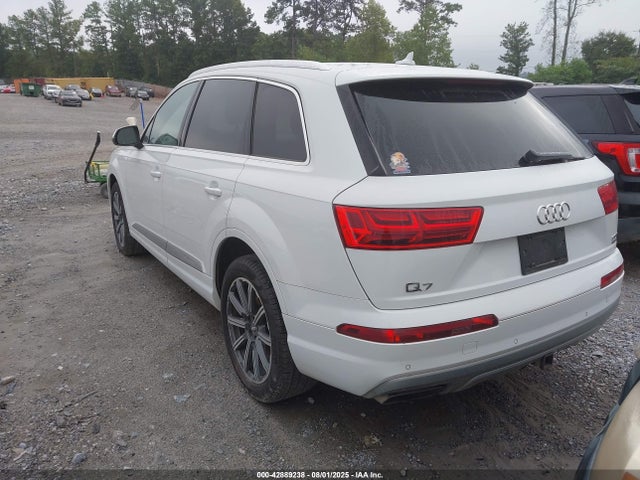 2017 AUDI Q7 WA1LAAF7XHD003362 Photo 2