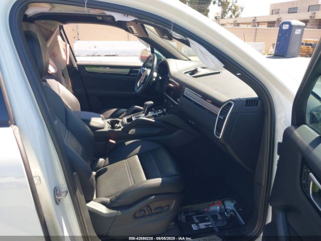 2022 PORSCHE CAYENNE WP1AB2AY0NDA31939 Photo 4