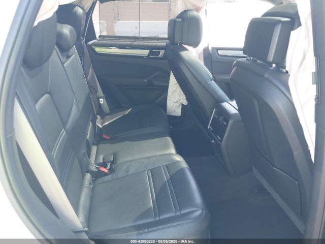 2022 PORSCHE CAYENNE WP1AB2AY0NDA31939 Photo 7