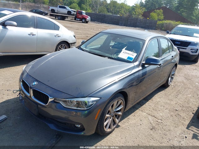 BMW 320i 2018 WBA8A3C51JA489431 Image 2