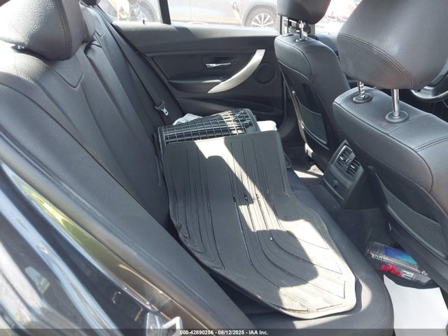 BMW 320i 2018 WBA8A3C51JA489431 Image 8