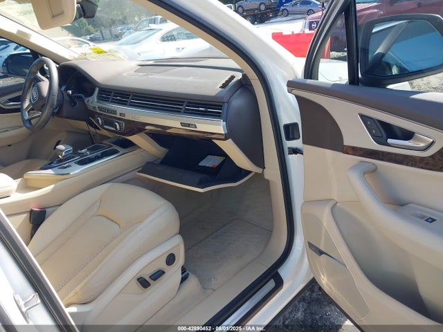 2019 AUDI Q7 WA1LHAF7XKD044271 Photo 4
