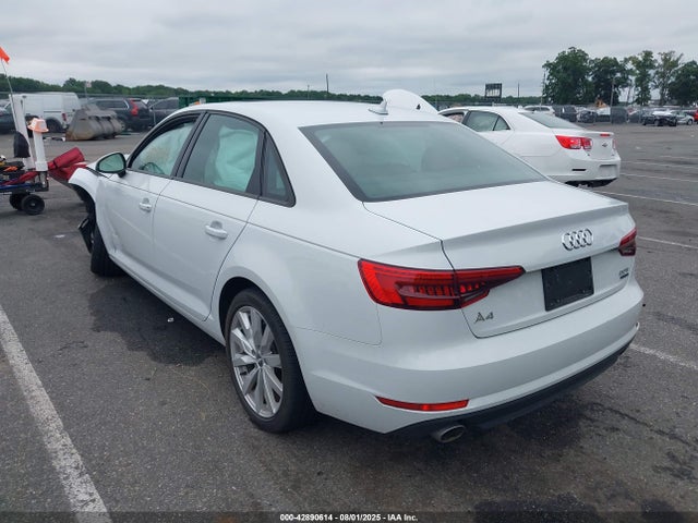 2017 AUDI A4 WAUANAF45HN023811 Photo 2