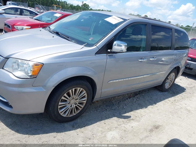 2C4RC1CGXFR583740 Chrysler Town and Country