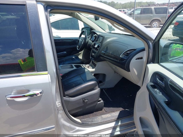 2C4RC1CGXFR583740 Chrysler Town and Country
